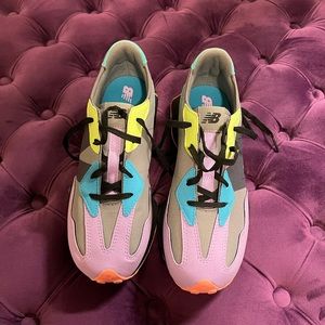 Brand New! New Balance 327.